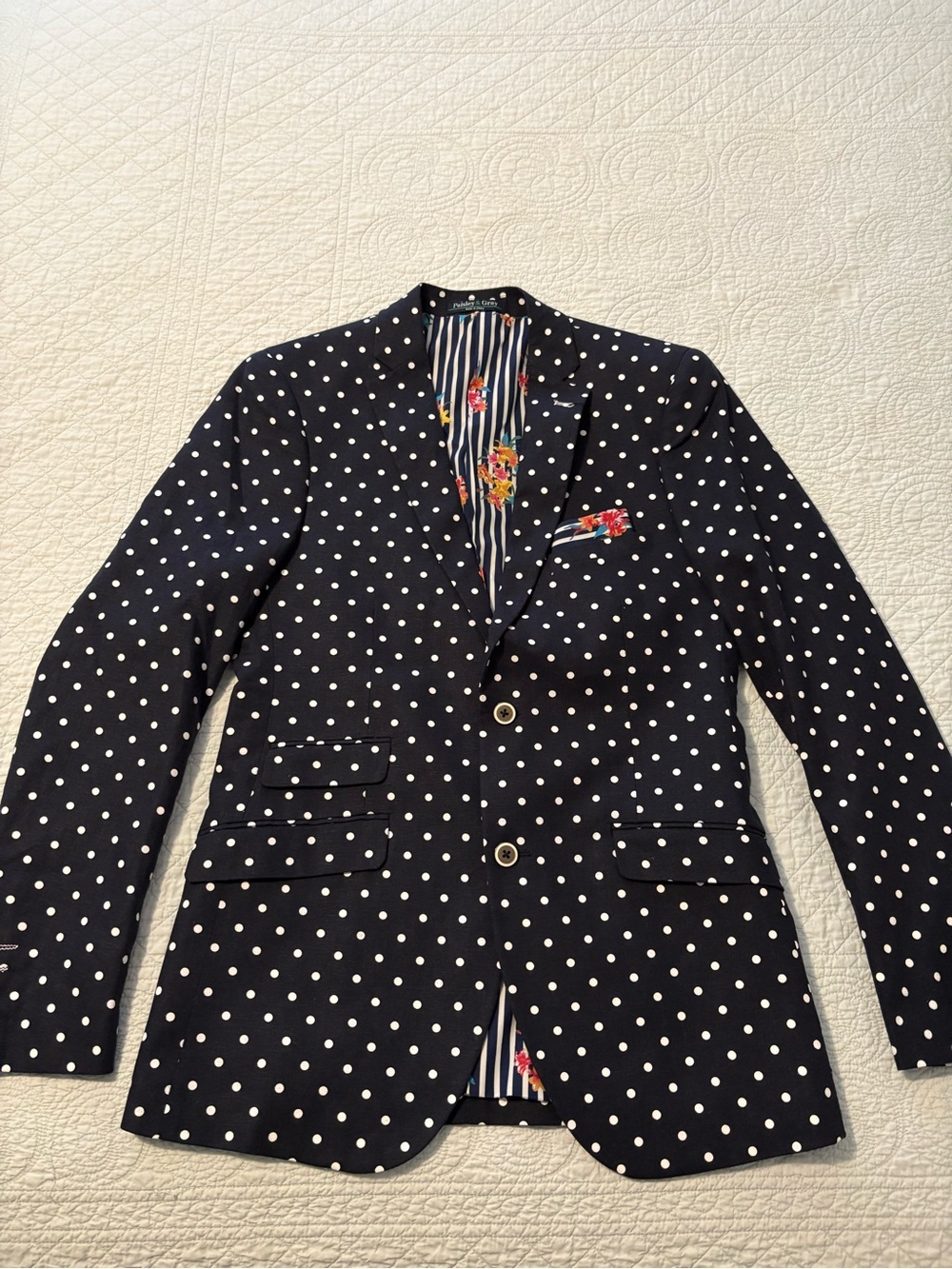 Paisley & Gray navy and white dot blazer. Size 38R. NWT